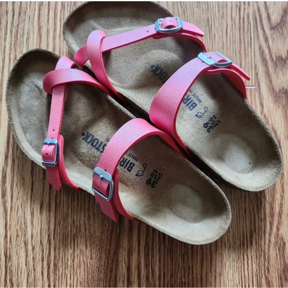 NWOT! Birkenstock Mayari ICY Metallic Poppy
Birko-Flor